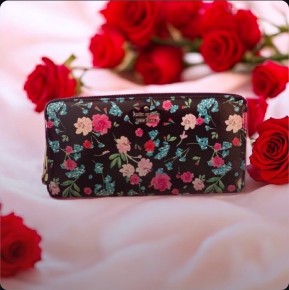 kate spade Handbags - KS-Cameron Street Jardin Lacey Continental Wallet (Floral/Multi) Storybook 🩷